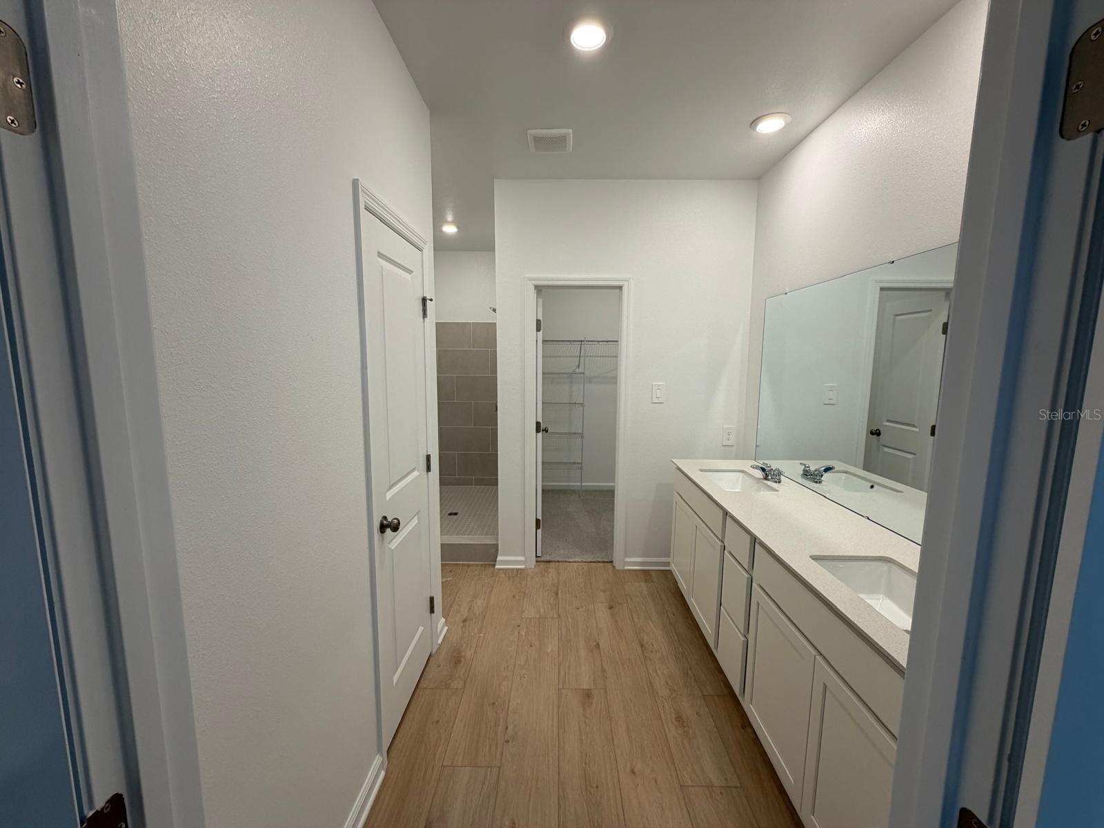 O6430519 Property Photo 22