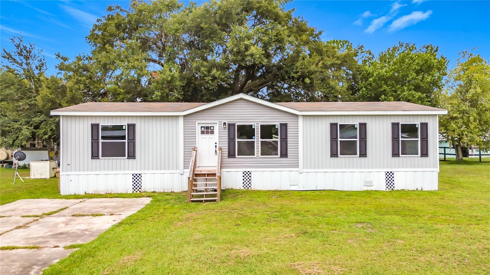 1626 Tarpon Blvd Property Photo 1