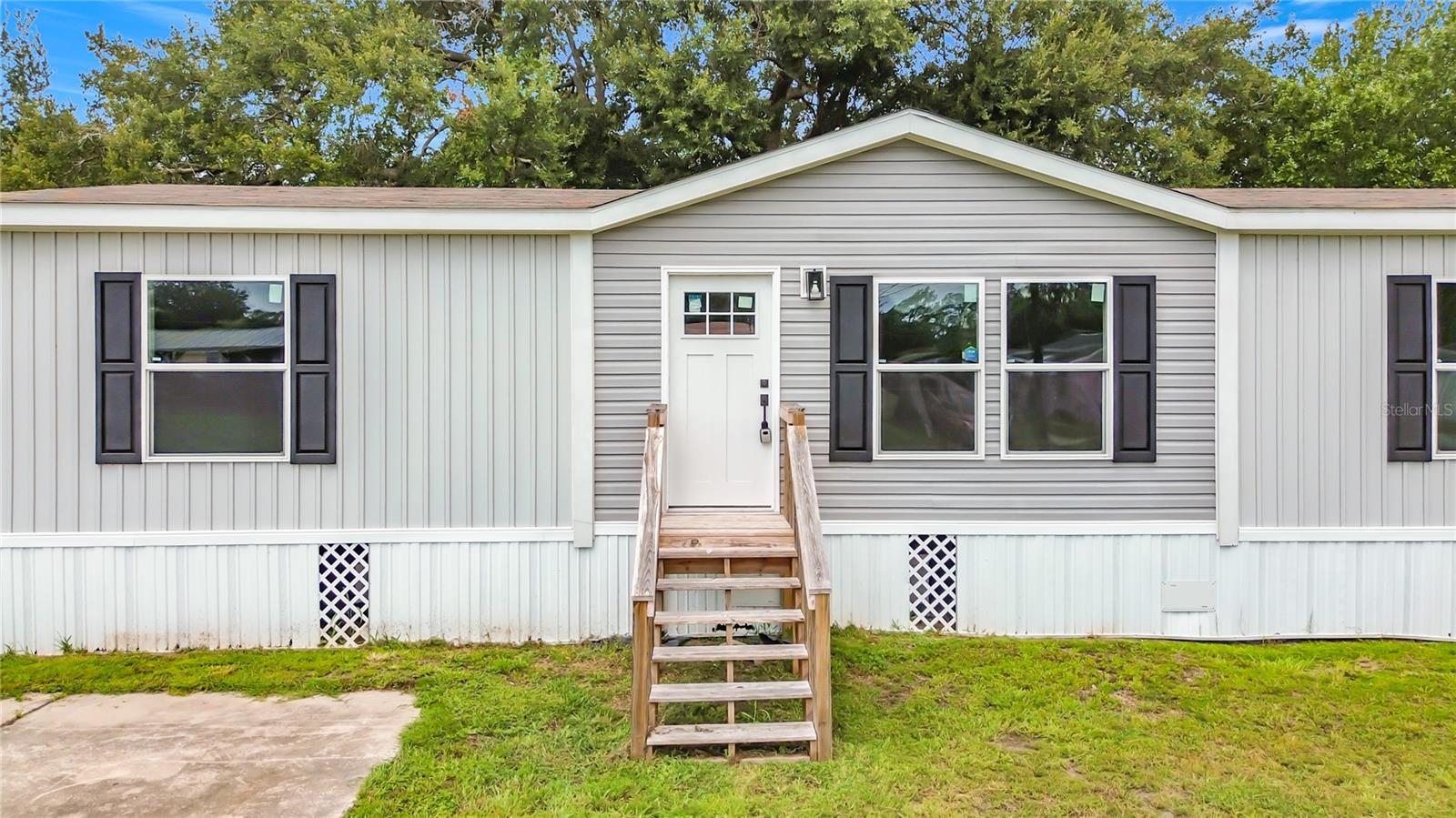 1626 Tarpon Blvd Property Photo 3