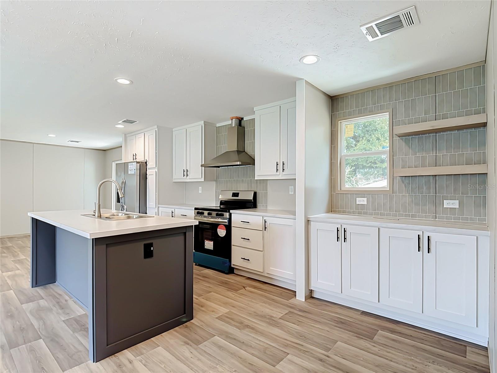 1626 Tarpon Blvd Property Photo 8