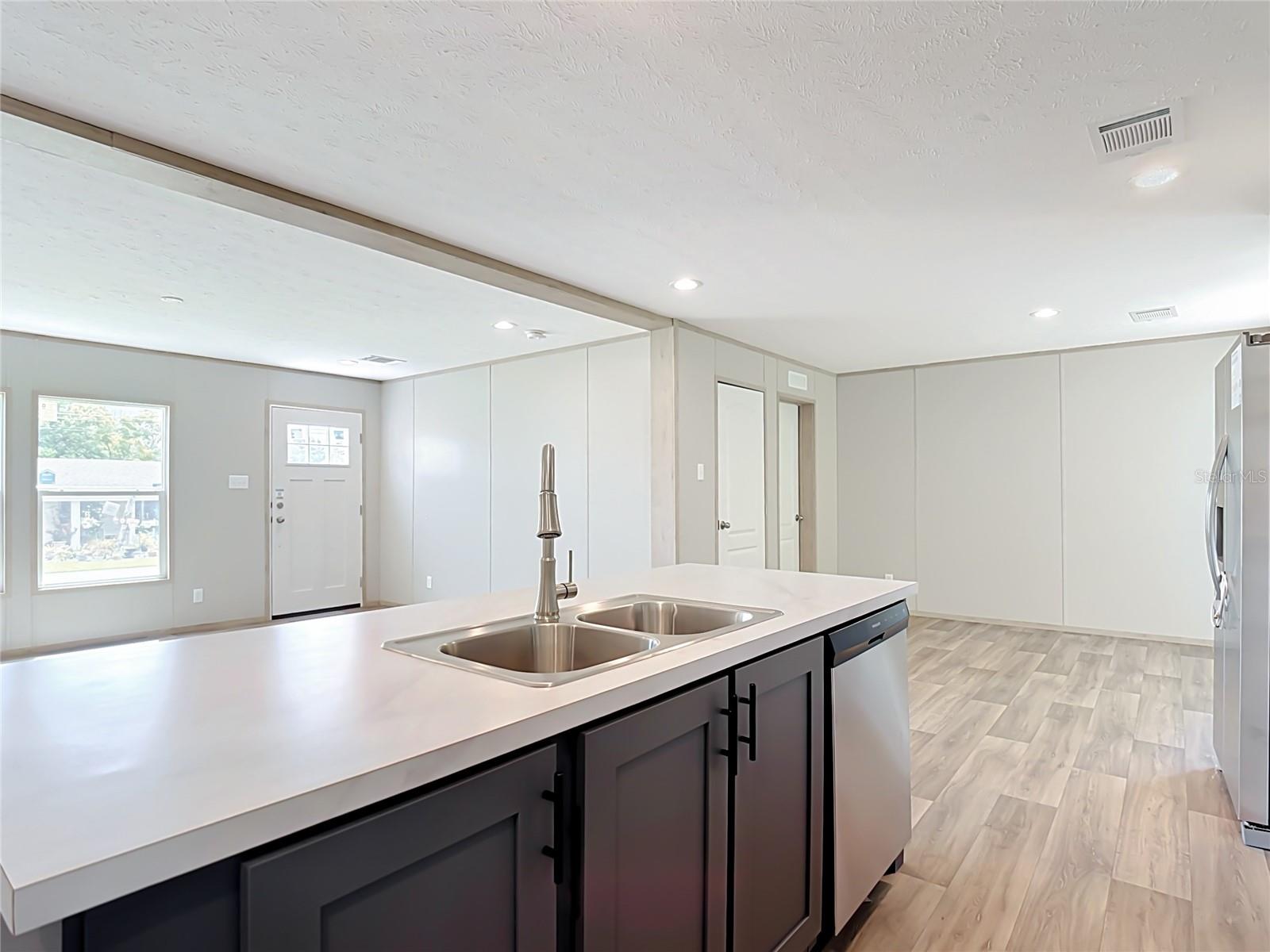 1626 Tarpon Blvd Property Photo 11