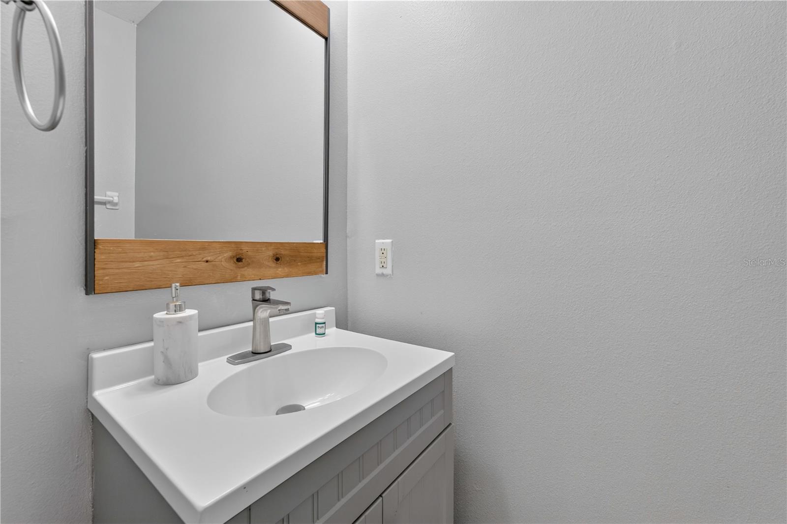 706 Lockbreeze Dr Property Photo 51
