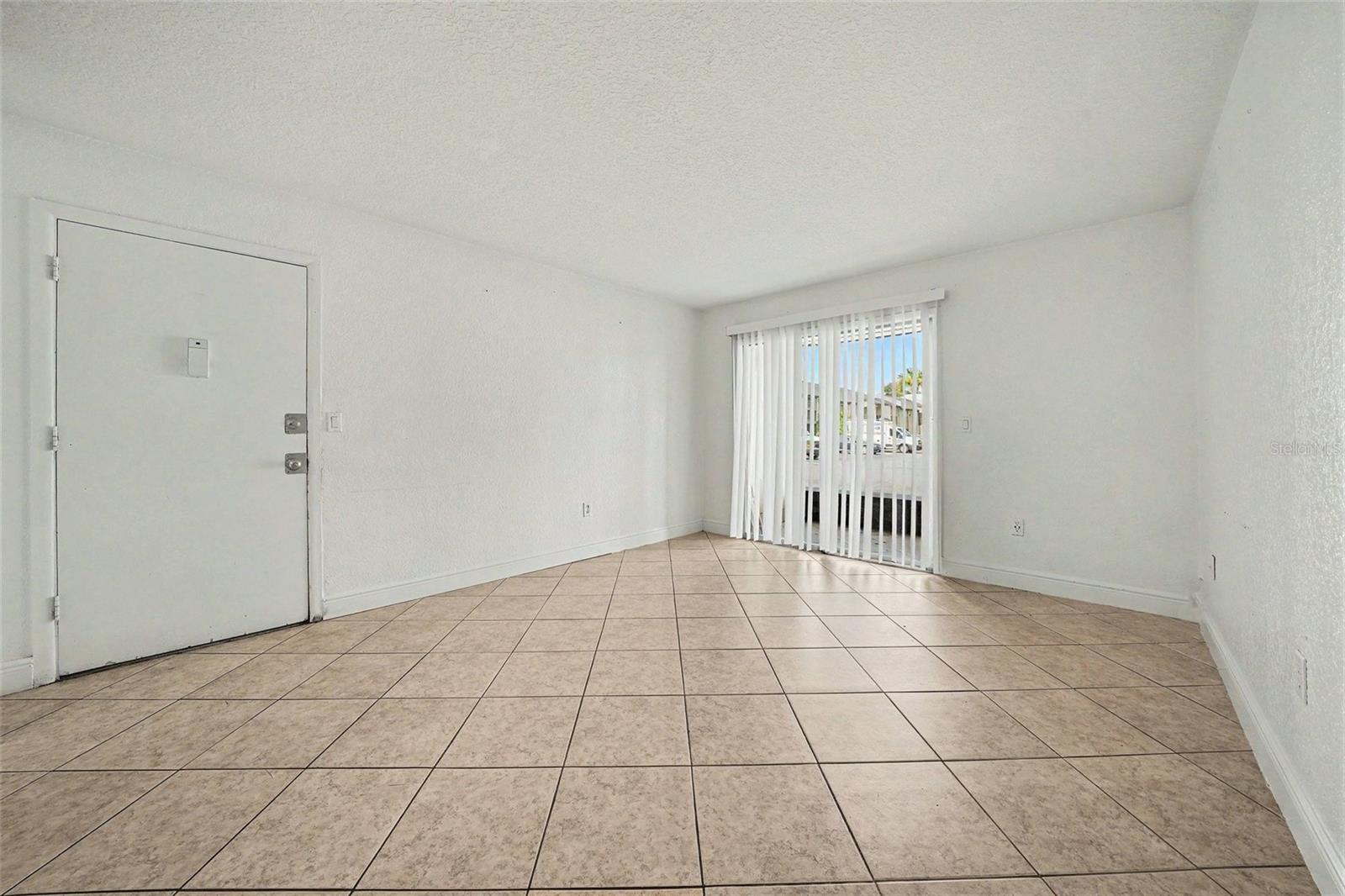 902 Lake Destiny Rd #a Property Photo 3