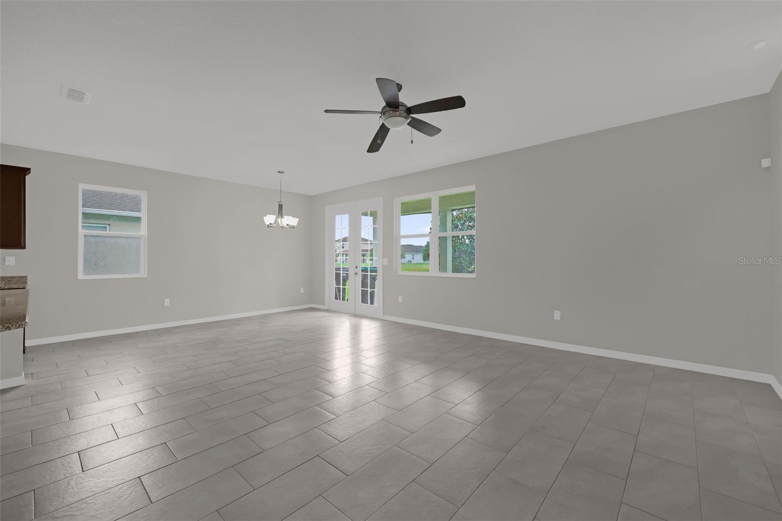12112 Carson Dr Property Photo 2