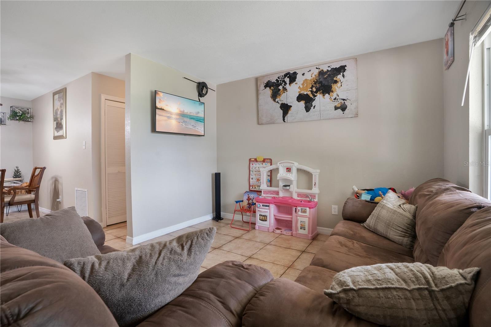 4325 Cassius St Property Photo 6
