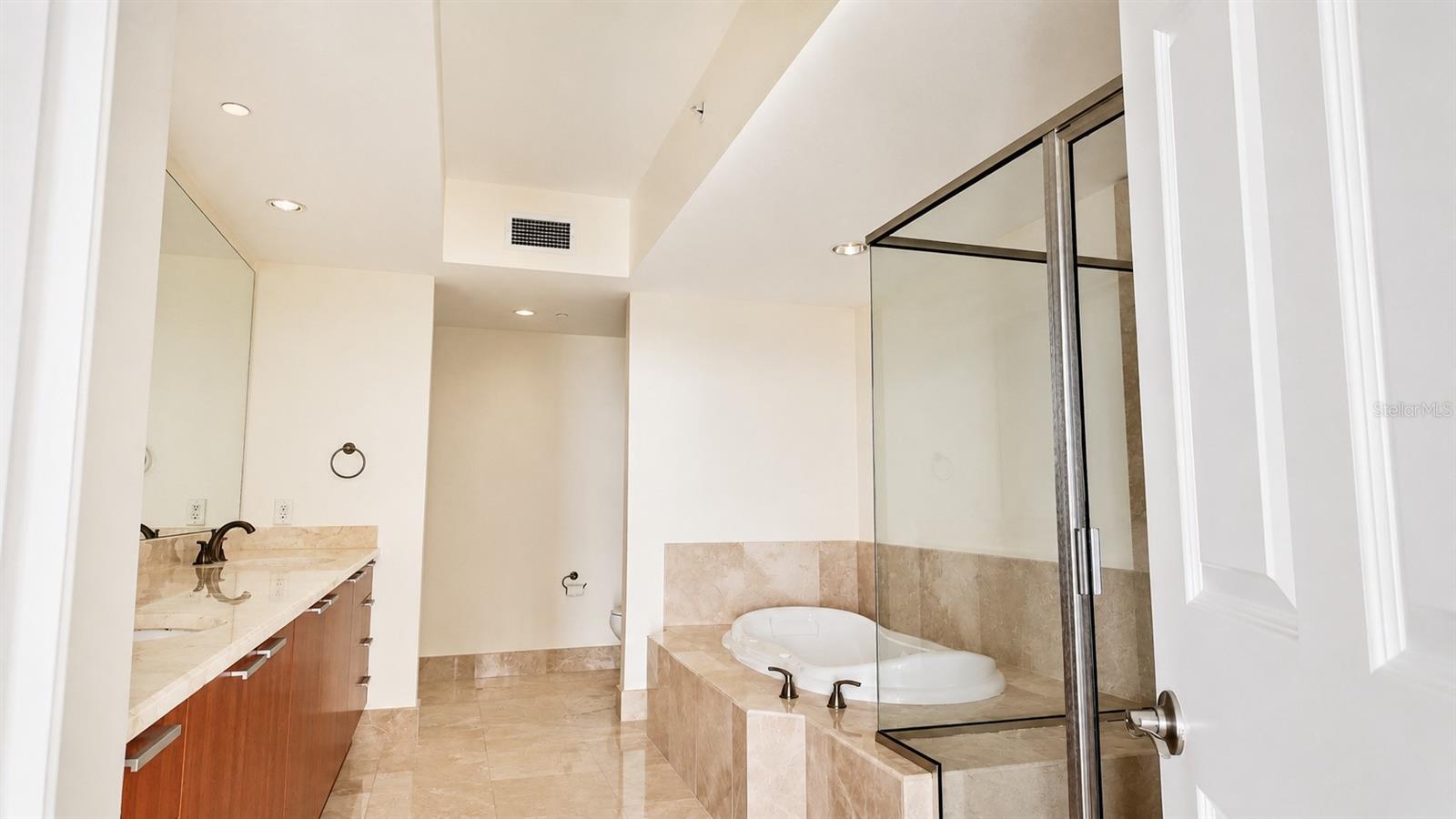 241 Riverside Dr #608 Property Photo 10