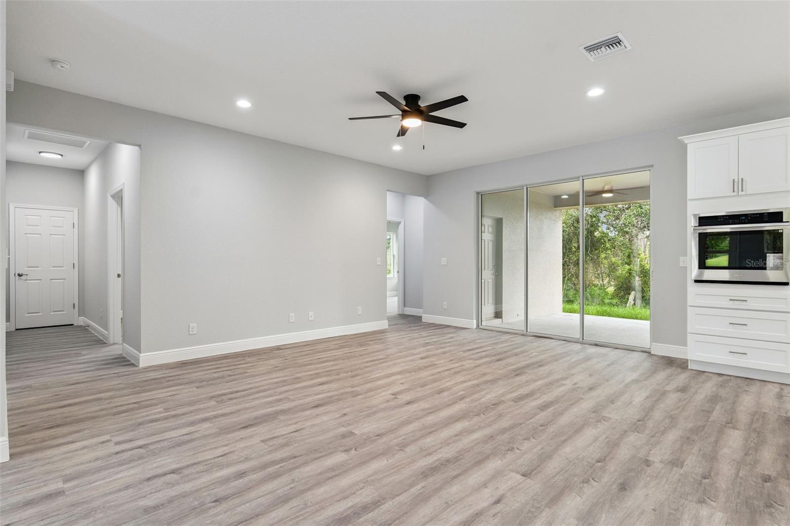 2043 Watersedge Dr Property Photo 8