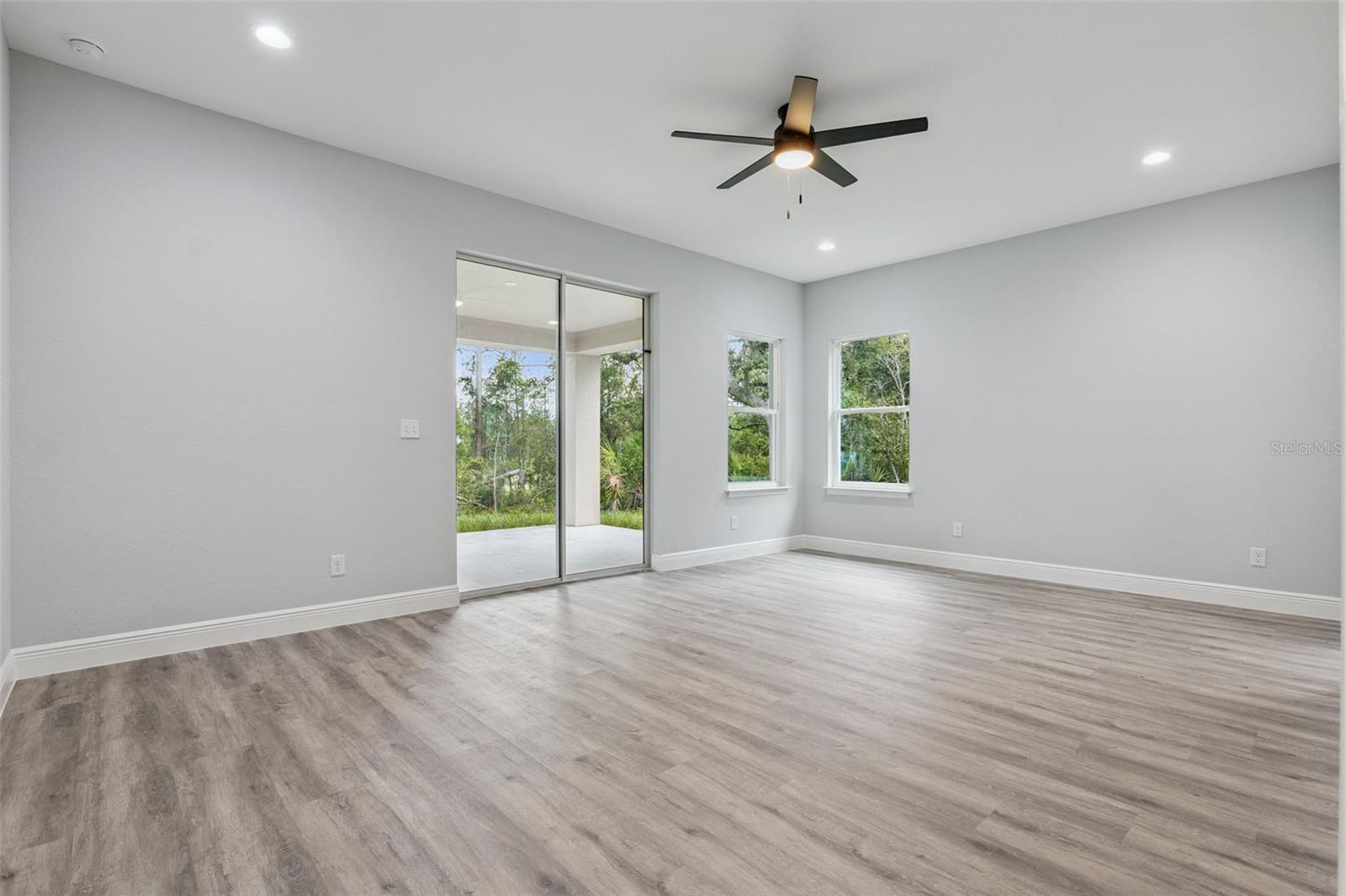 2043 Watersedge Dr Property Photo 12