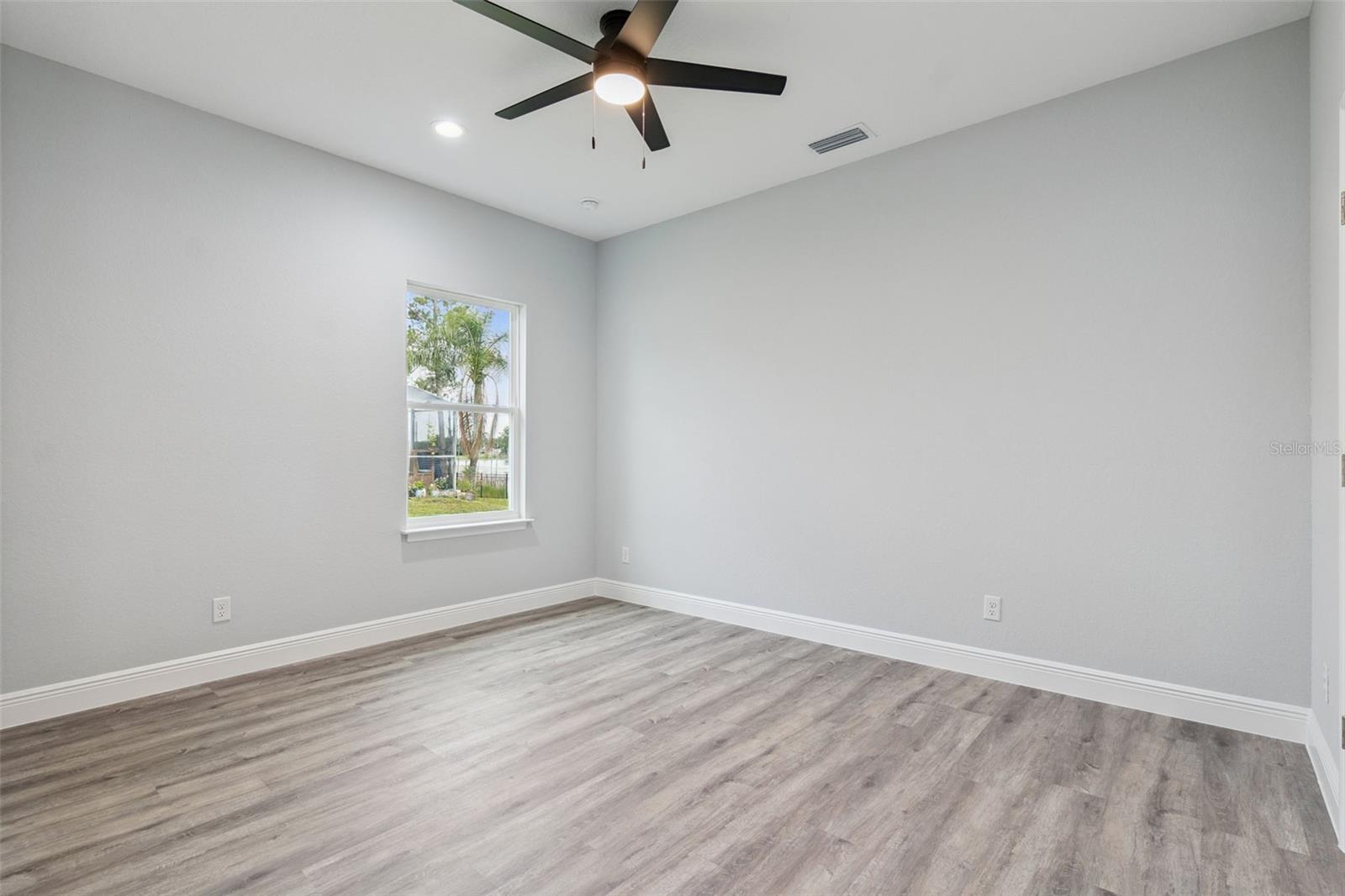 2043 Watersedge Dr Property Photo 19