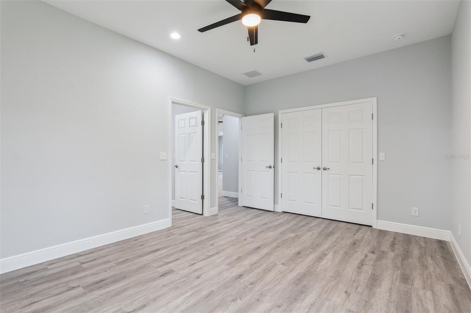 2043 Watersedge Dr Property Photo 20