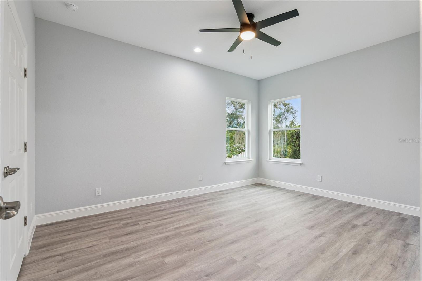 2043 Watersedge Dr Property Photo 22