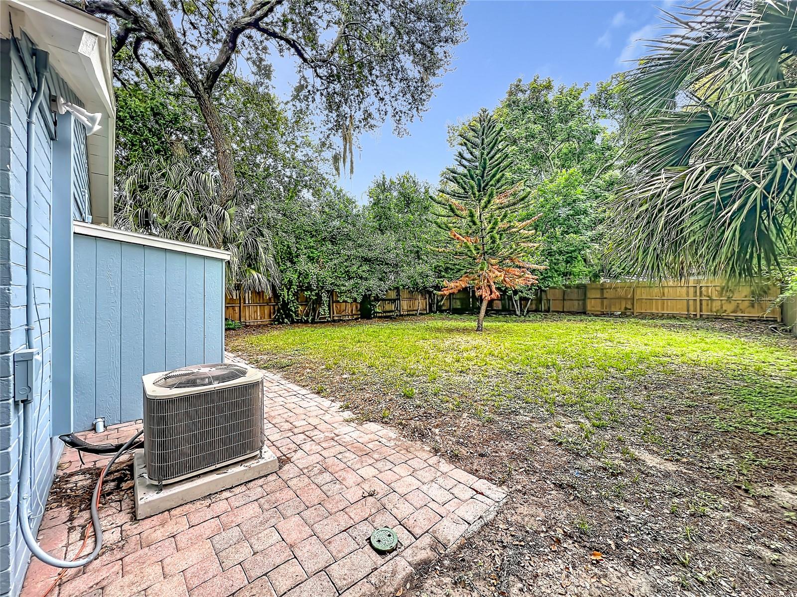 223 E Esther St Property Photo 30
