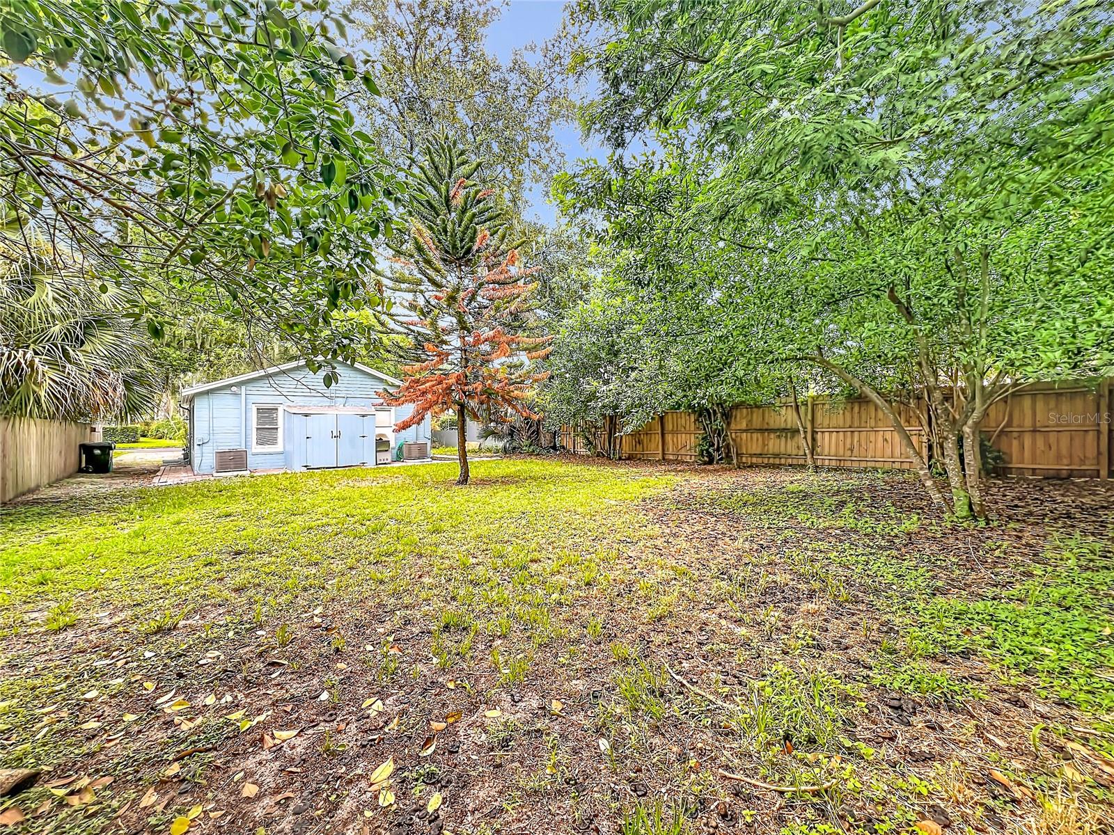 223 E Esther St Property Photo 34