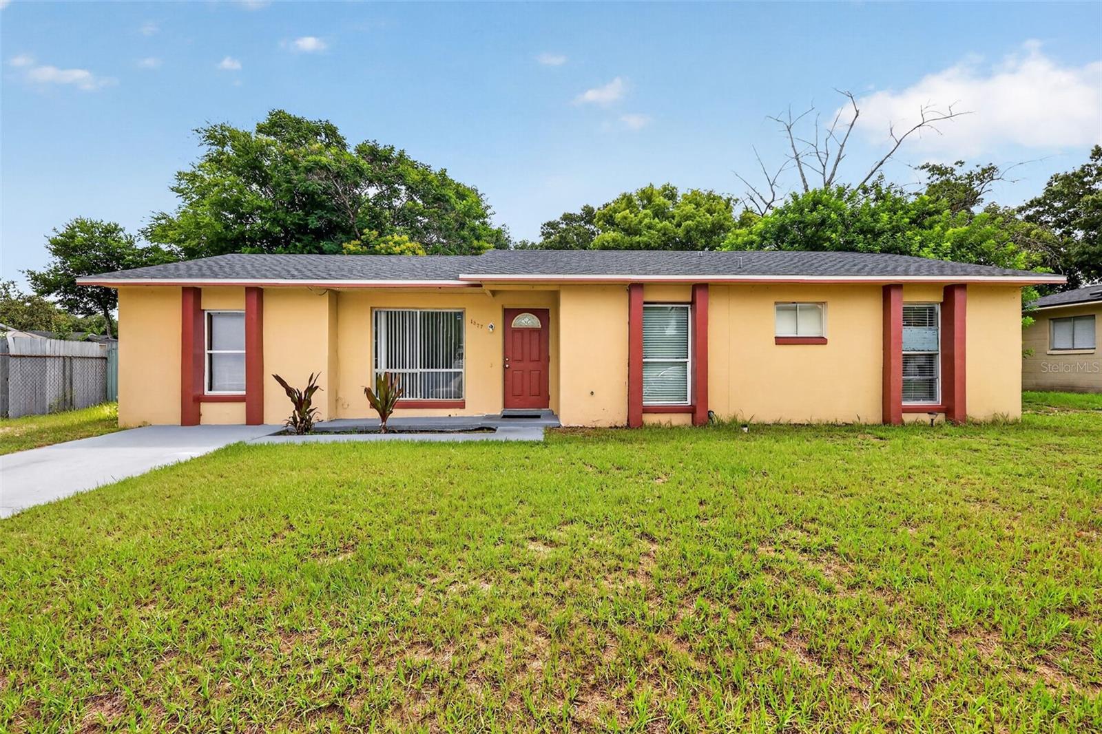 1877 Wayside Dr Property Photo 1