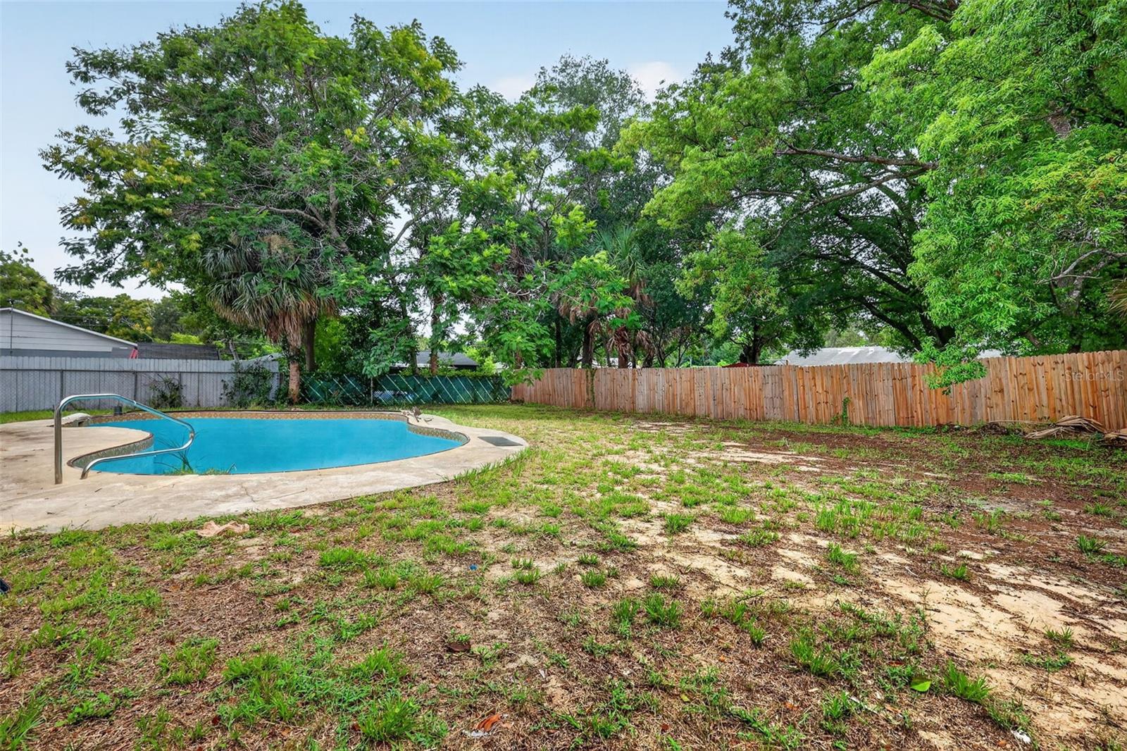 1877 Wayside Dr Property Photo 3