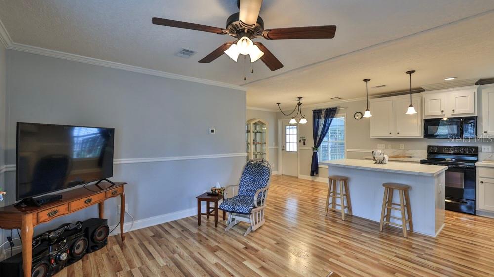 1157 Millbrook Ave Property Photo 4