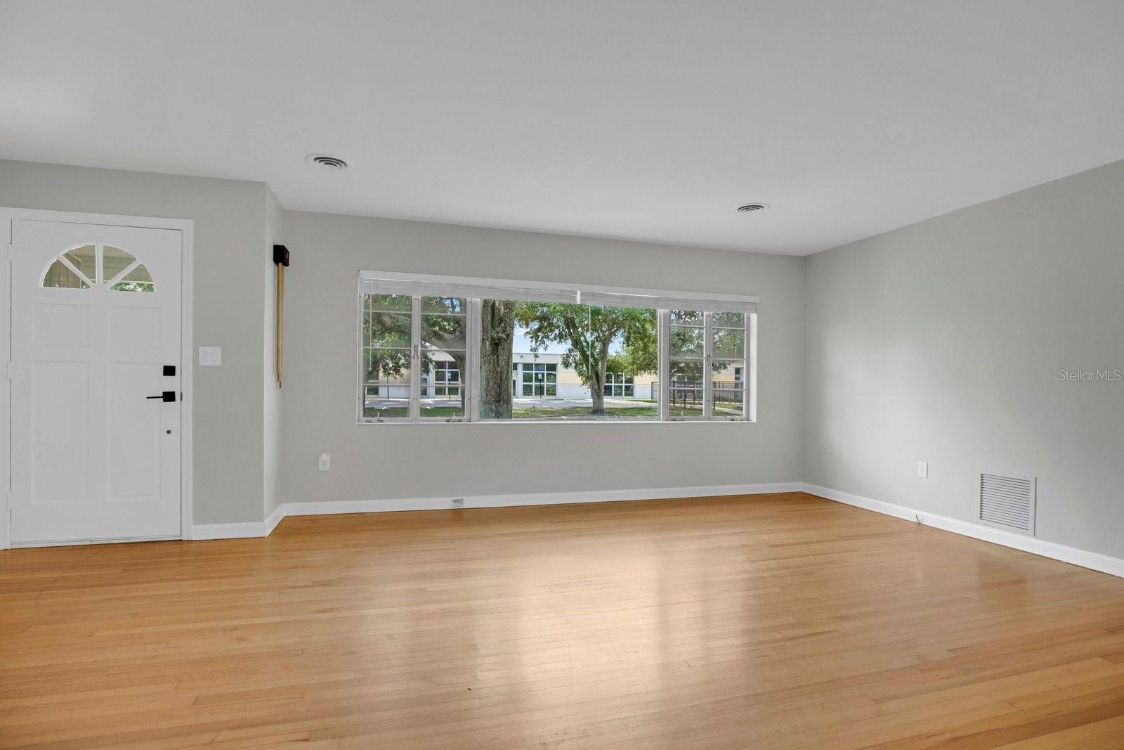 1427 Bryn Mawr St Property Photo 2