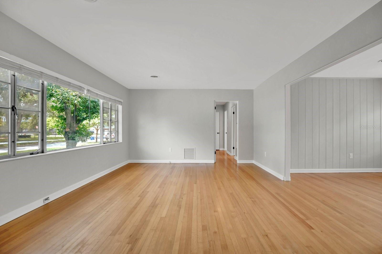 1427 Bryn Mawr St Property Photo 3