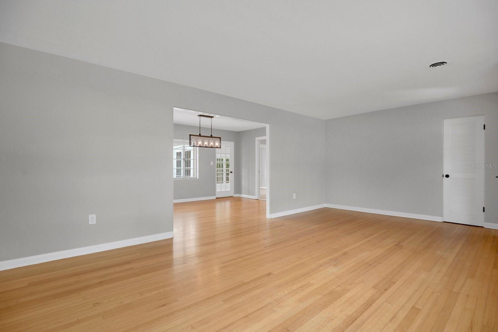1427 Bryn Mawr St Property Photo 5