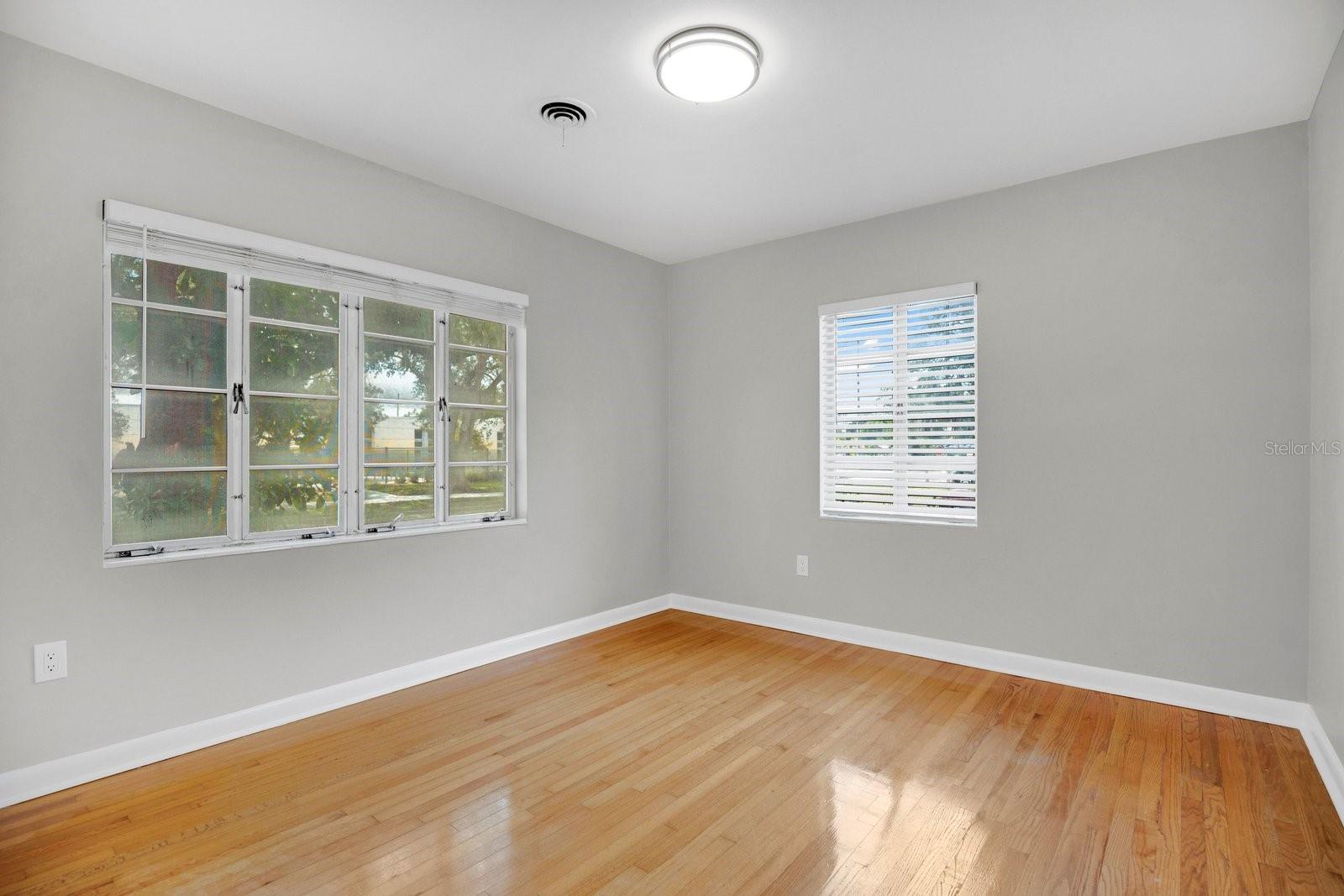 1427 Bryn Mawr St Property Photo 13