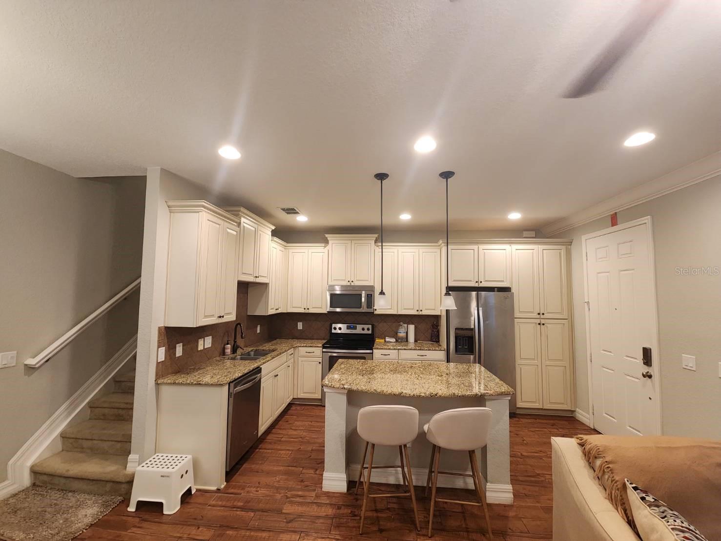 10052 Eagle Creek Center Blvd Property Photo 3