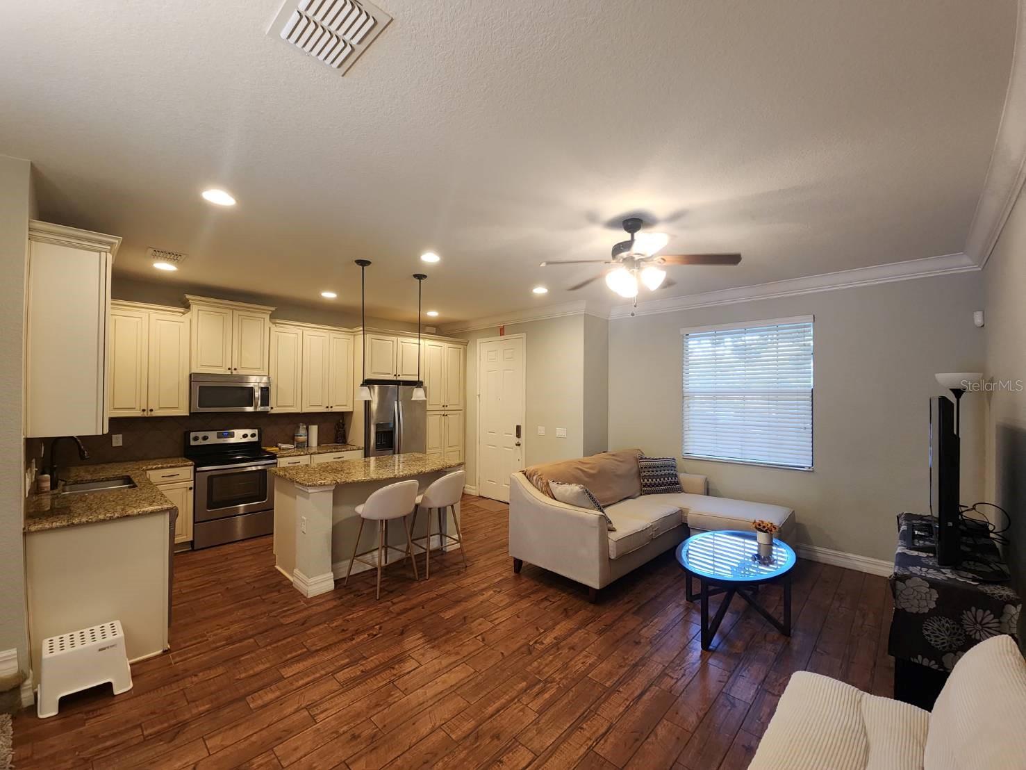 10052 Eagle Creek Center Blvd Property Photo 5