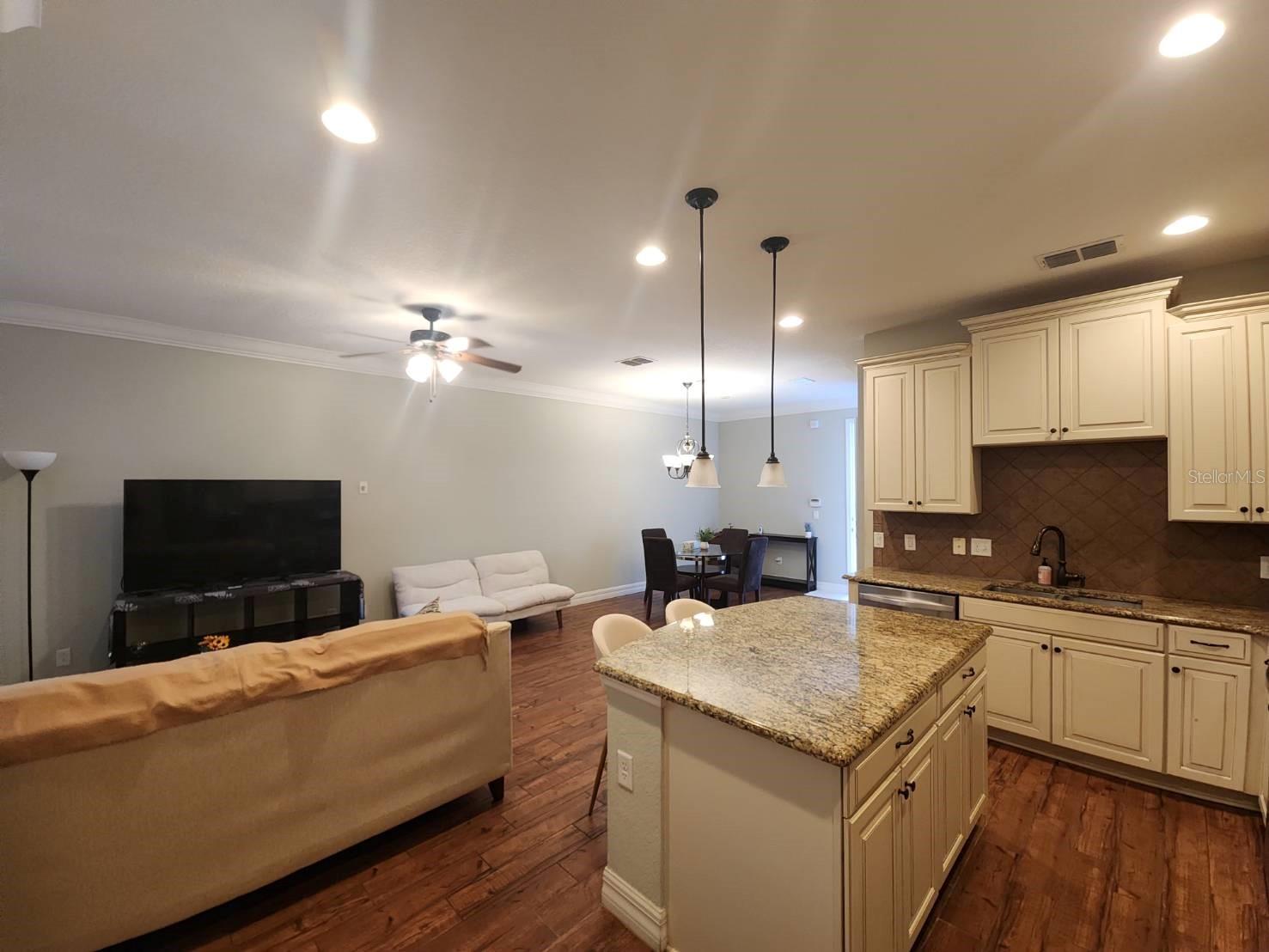 10052 Eagle Creek Center Blvd Property Photo 6