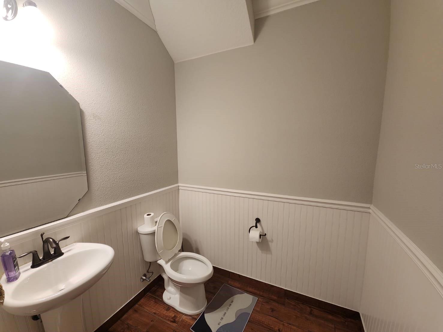 10052 Eagle Creek Center Blvd Property Photo 8