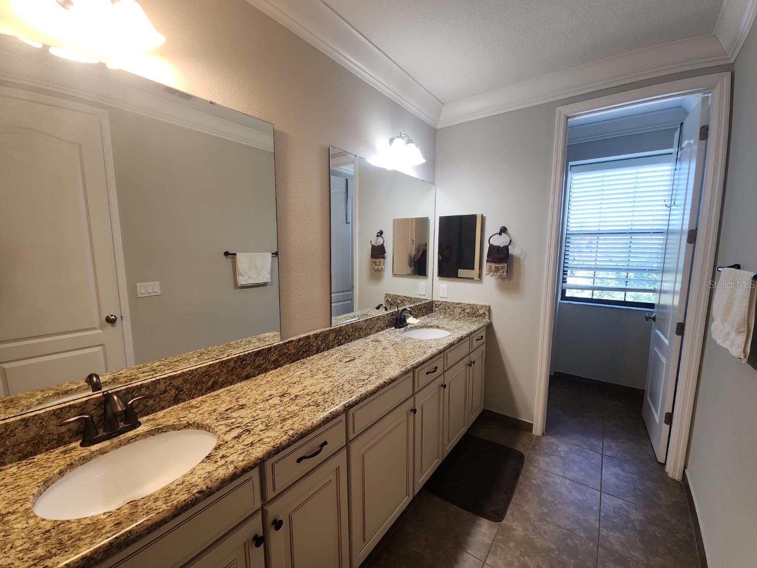 10052 Eagle Creek Center Blvd Property Photo 20