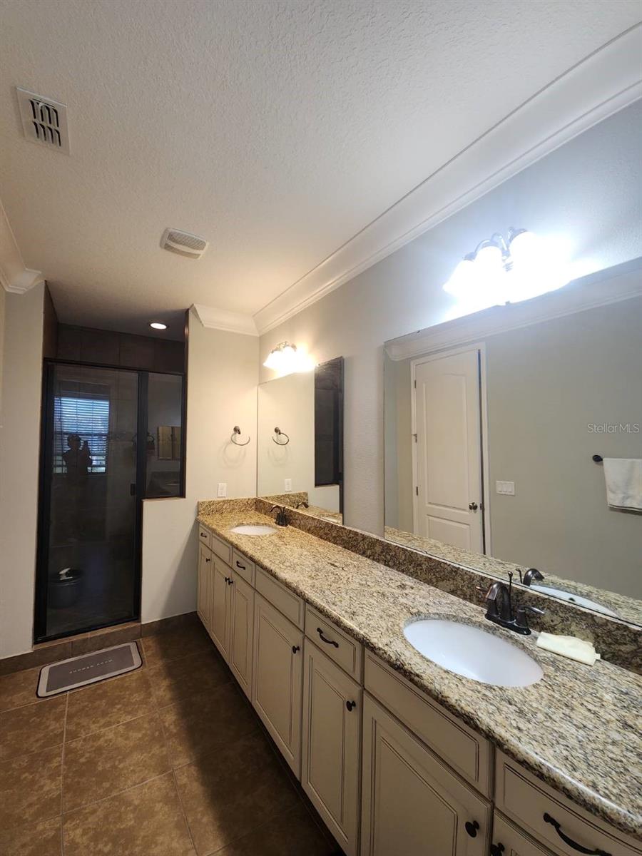 10052 Eagle Creek Center Blvd Property Photo 21