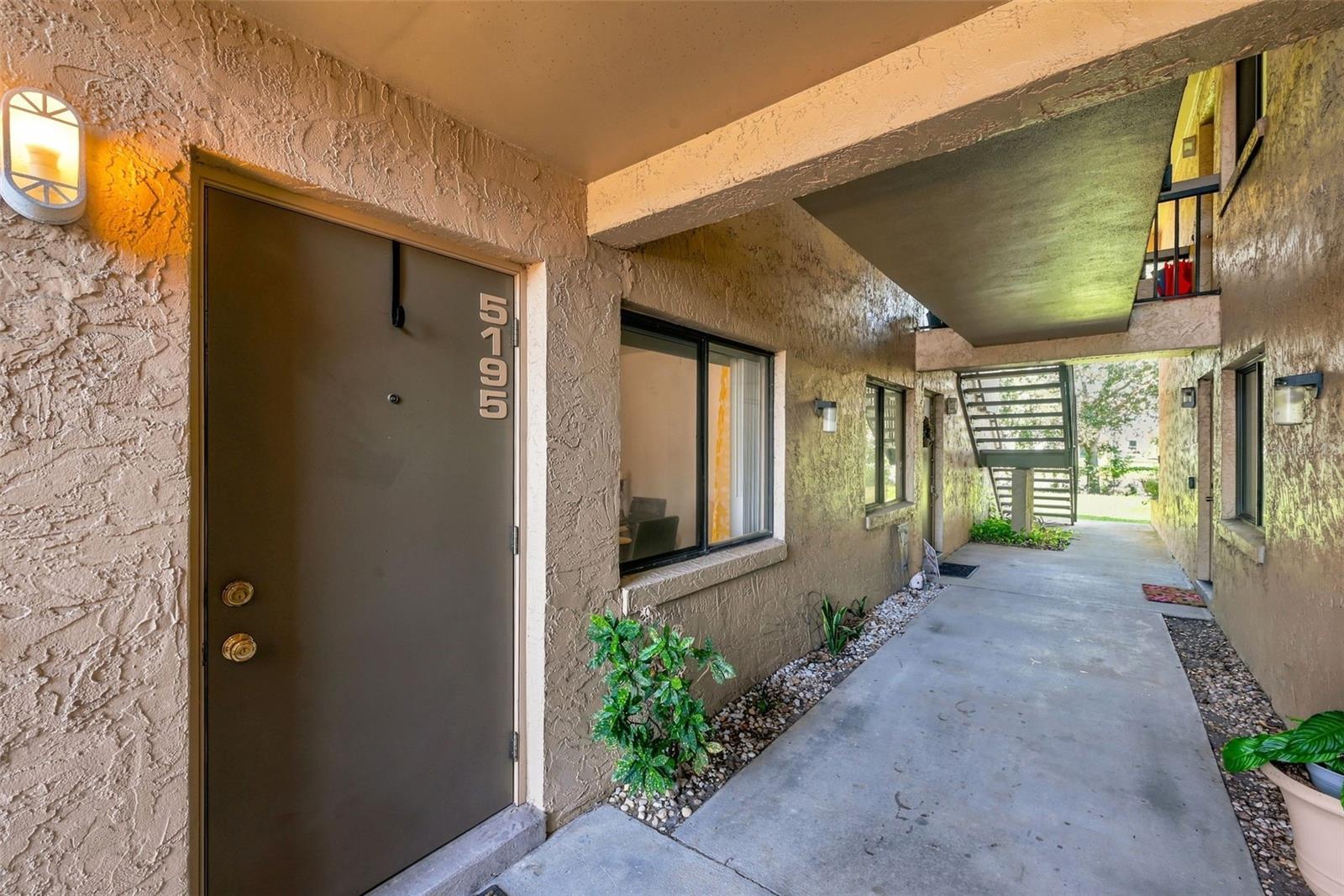 5195 Vineland Rd #b102 Property Photo 4
