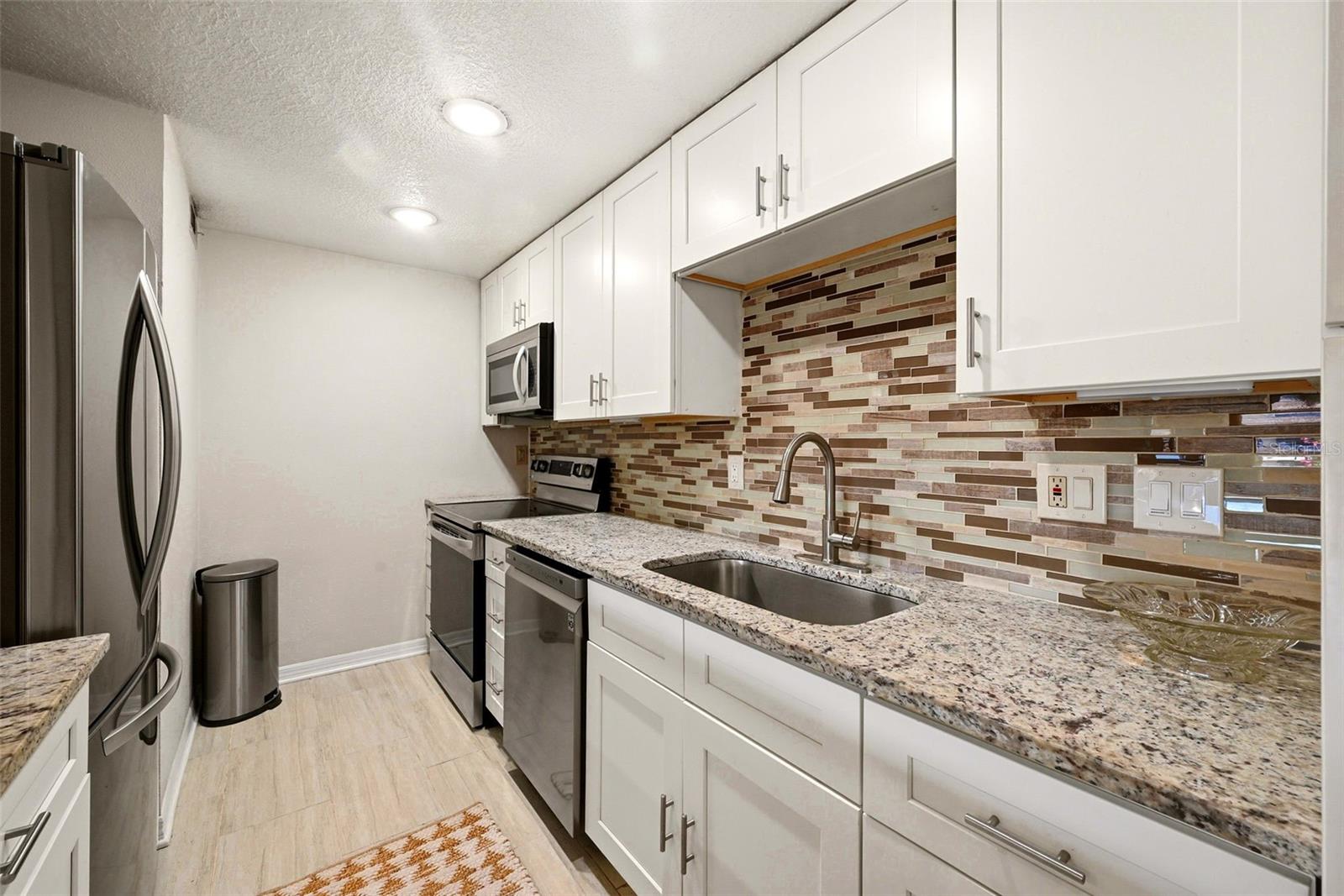 5195 Vineland Rd #b102 Property Photo 19
