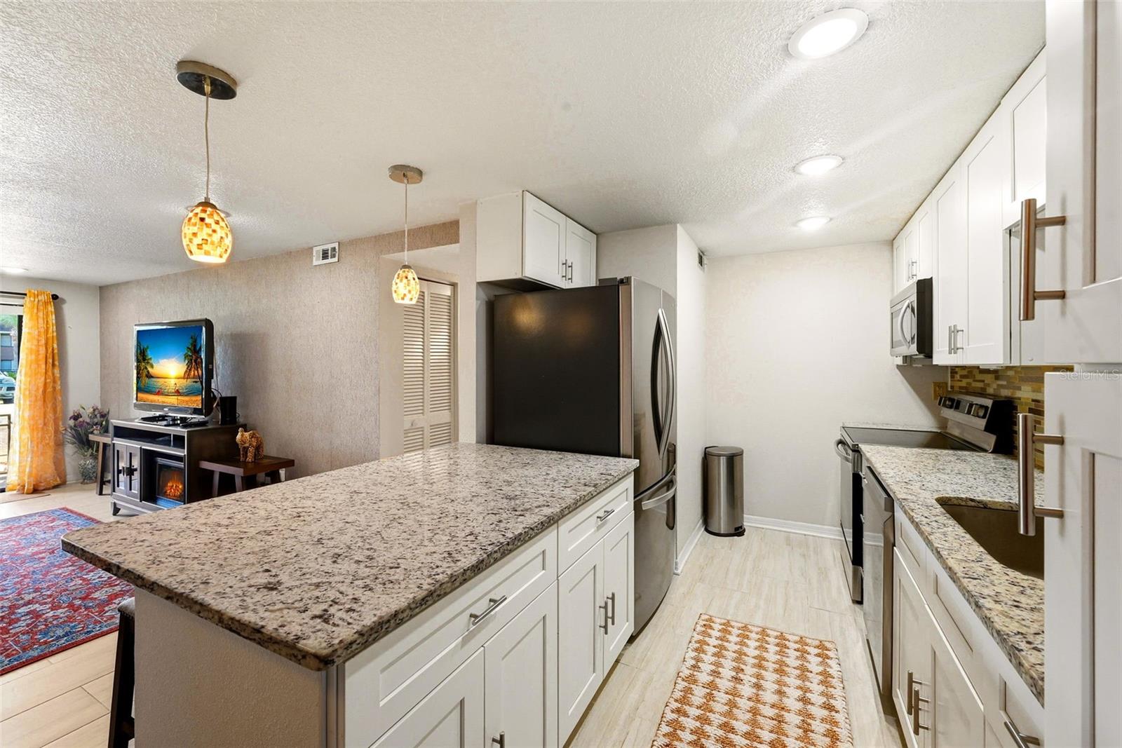 5195 Vineland Rd #b102 Property Photo 20