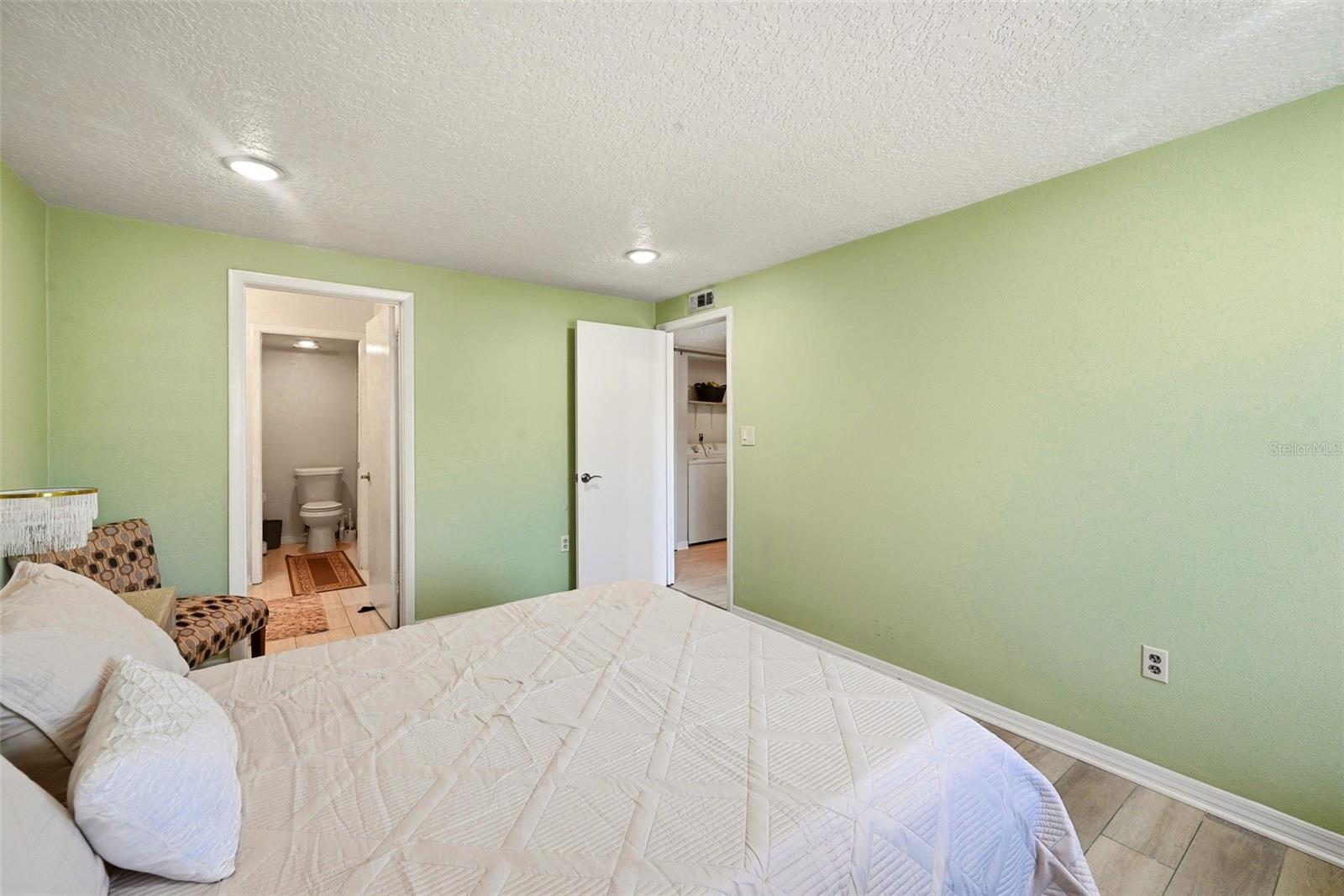 5195 Vineland Rd #b102 Property Photo 21