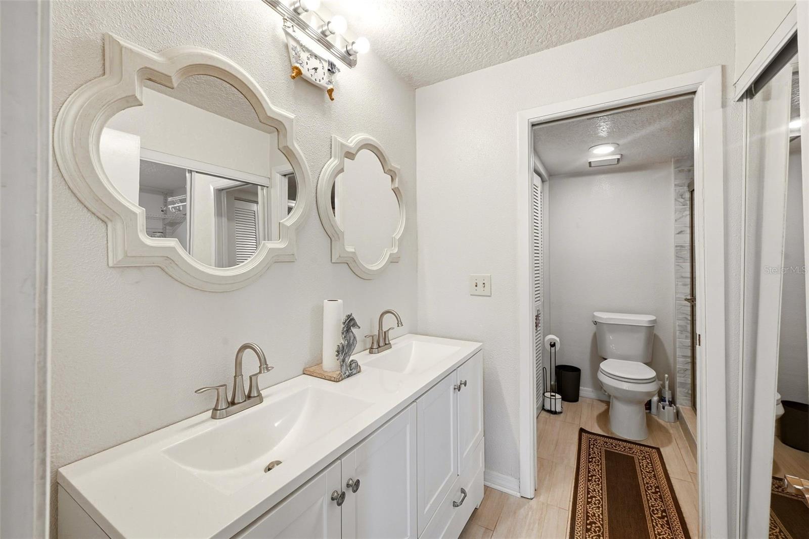 5195 Vineland Rd #b102 Property Photo 22