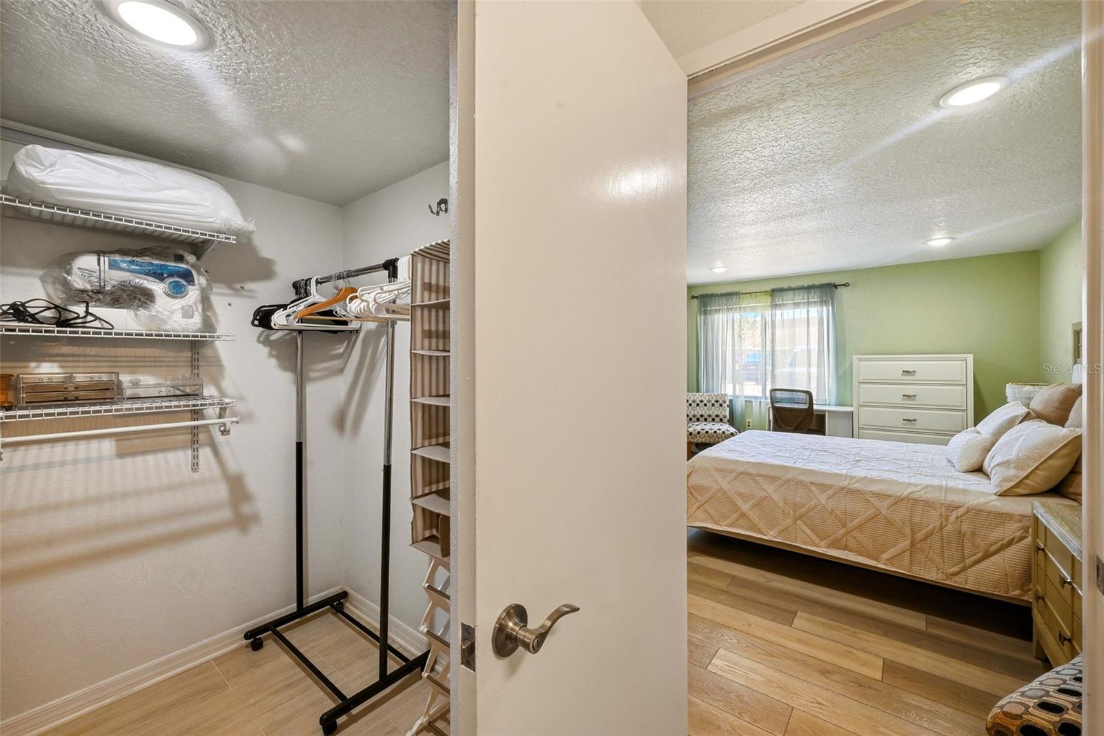 5195 Vineland Rd #b102 Property Photo 26