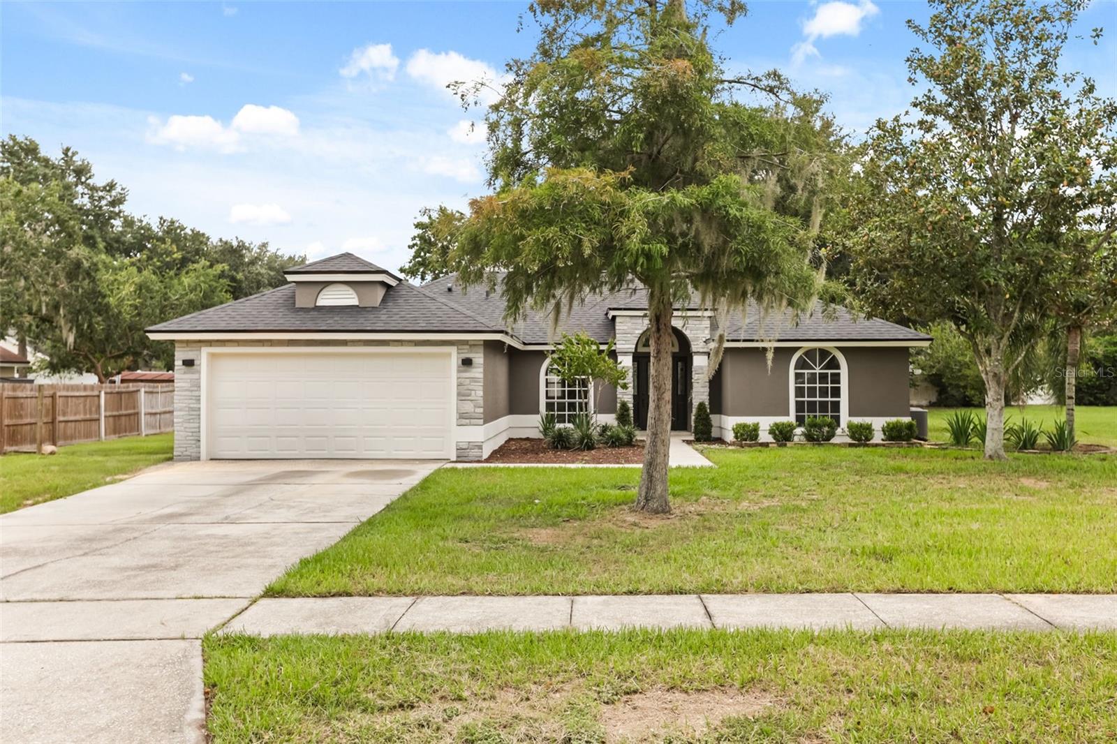 13031 Scottish Pine Ln Property Photo 2