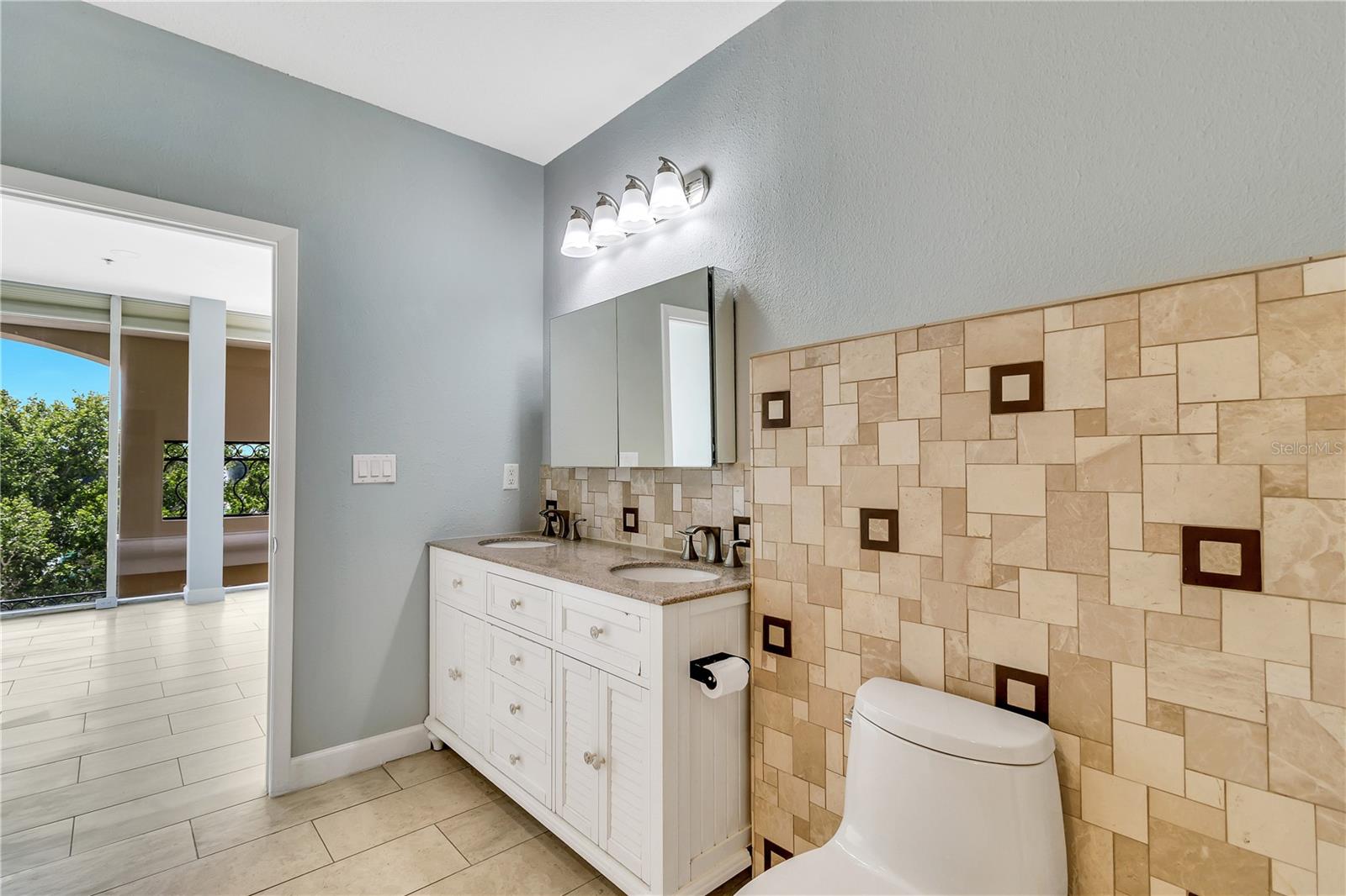 151 E Washington St #5b Property Photo 16