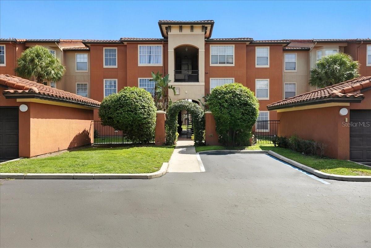5560 METROWEST BLVD #108 Property Photo 1