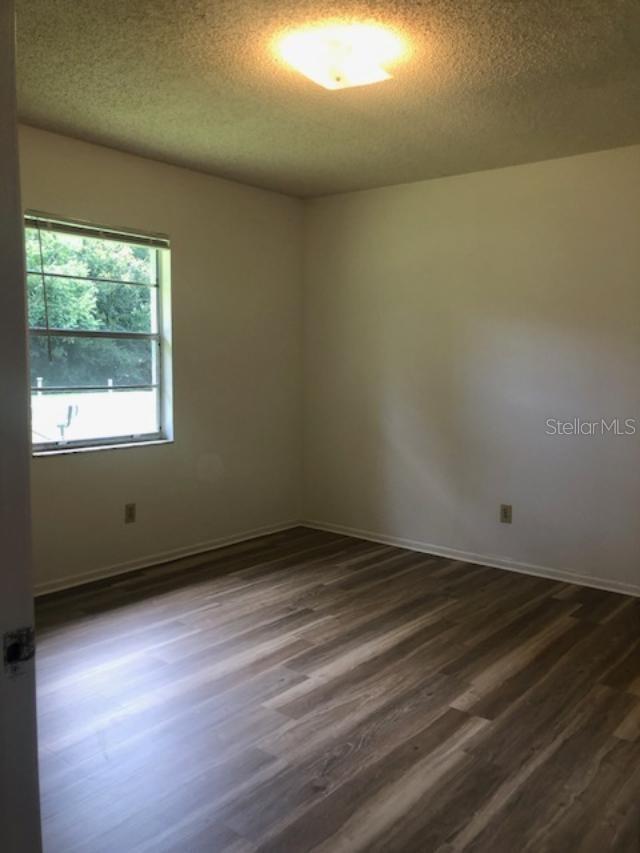 1175 W 16th St #b Property Photo 9