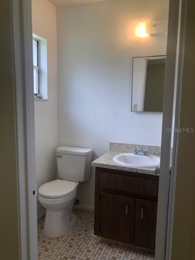 1175 W 16th St #b Property Photo 11