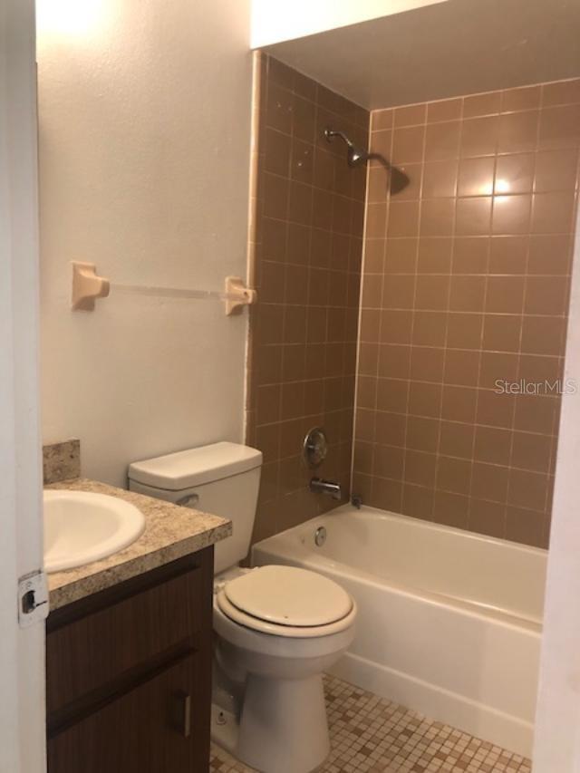 1175 W 16th St #b Property Photo 15