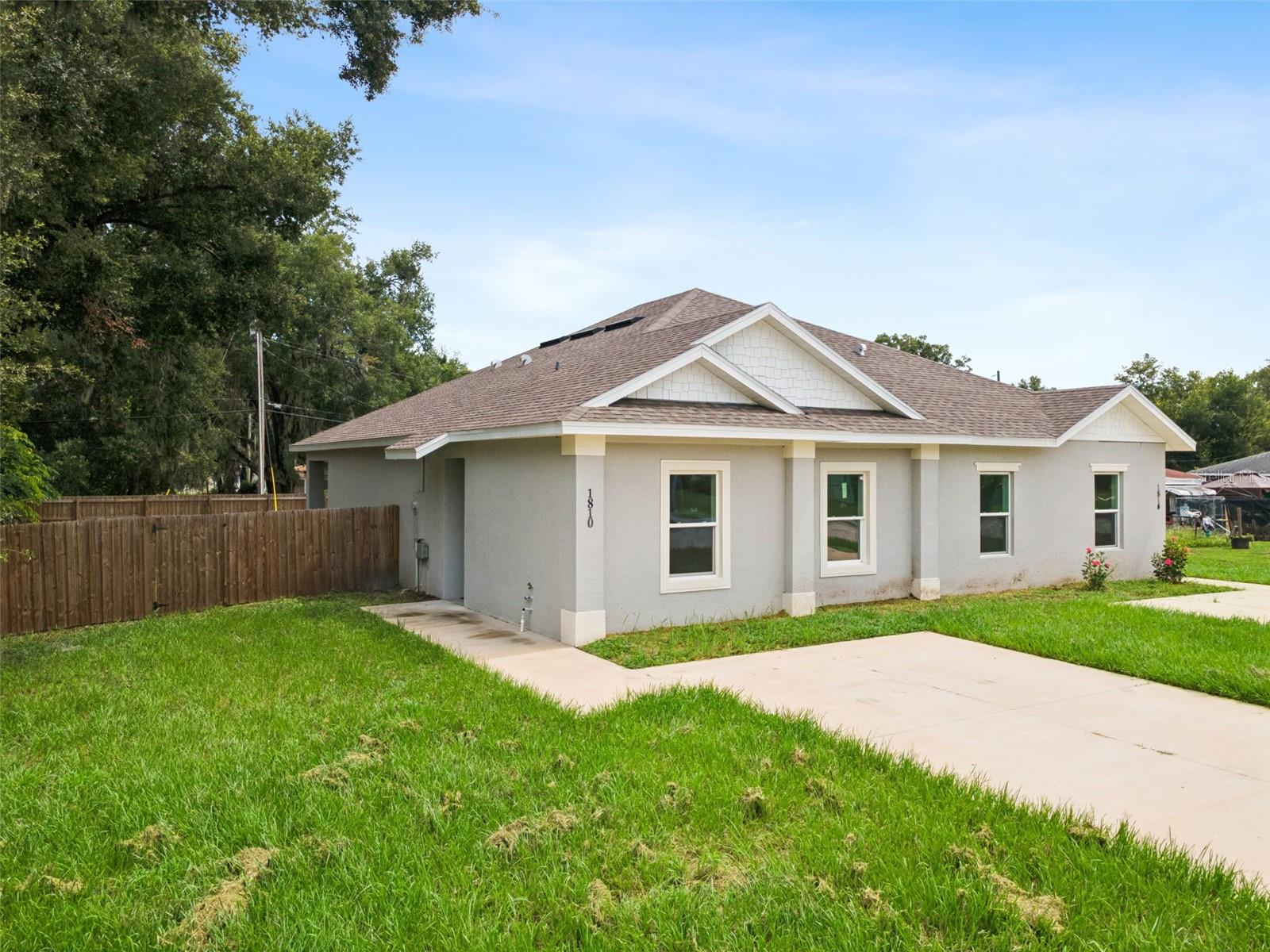1810 Dunbar St Property Photo 2
