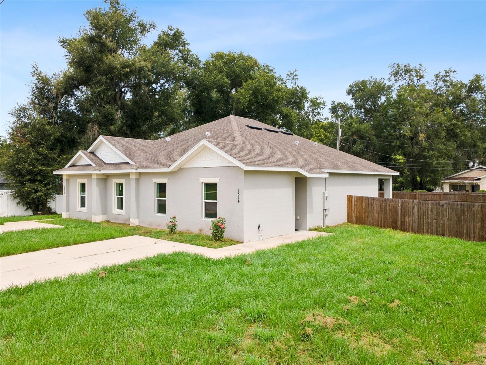 1810 Dunbar St Property Photo 3