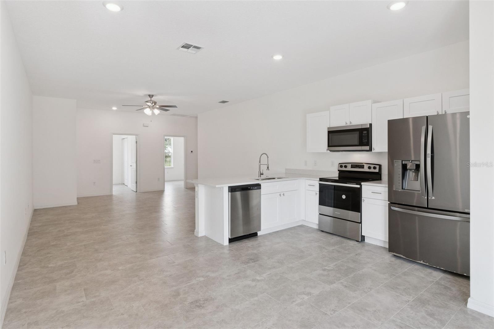 1810 Dunbar St Property Photo 7