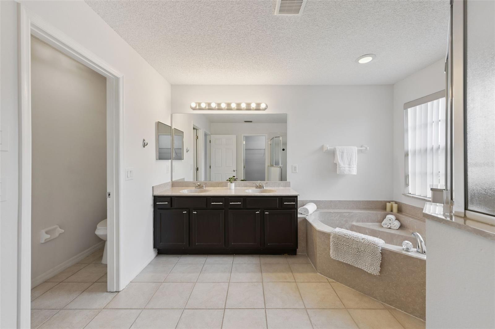 3449 Foxcroft Cir Property Photo 27