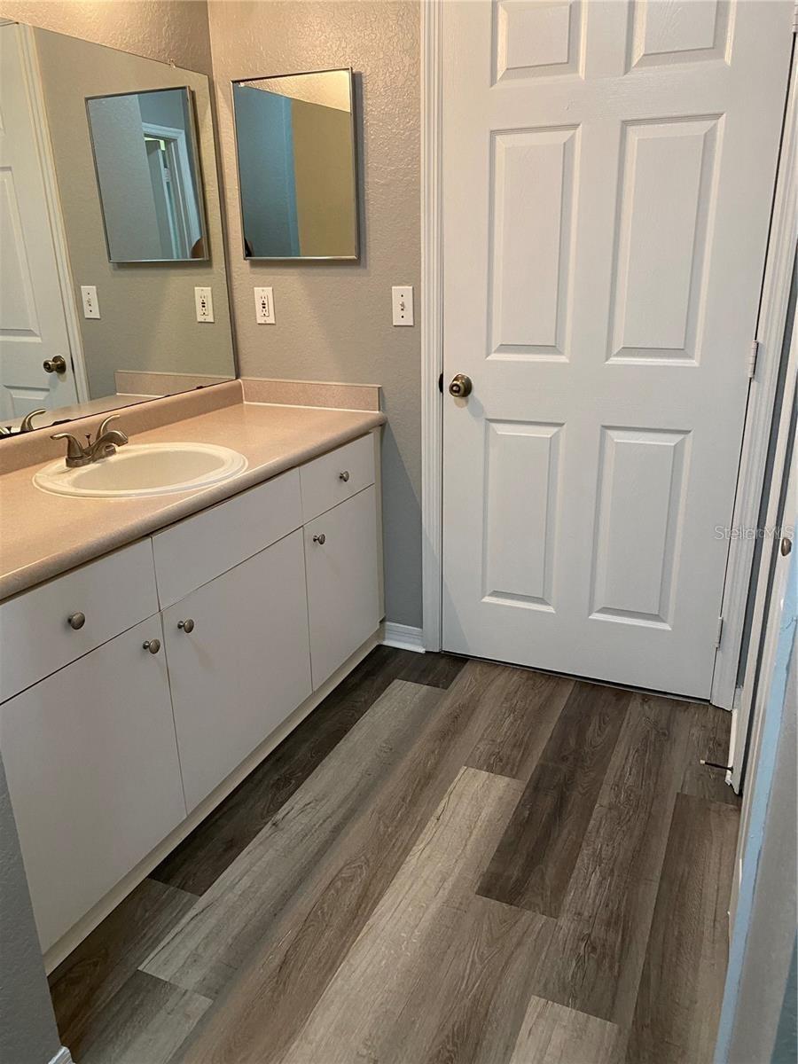 O6430867 Property Photo 12