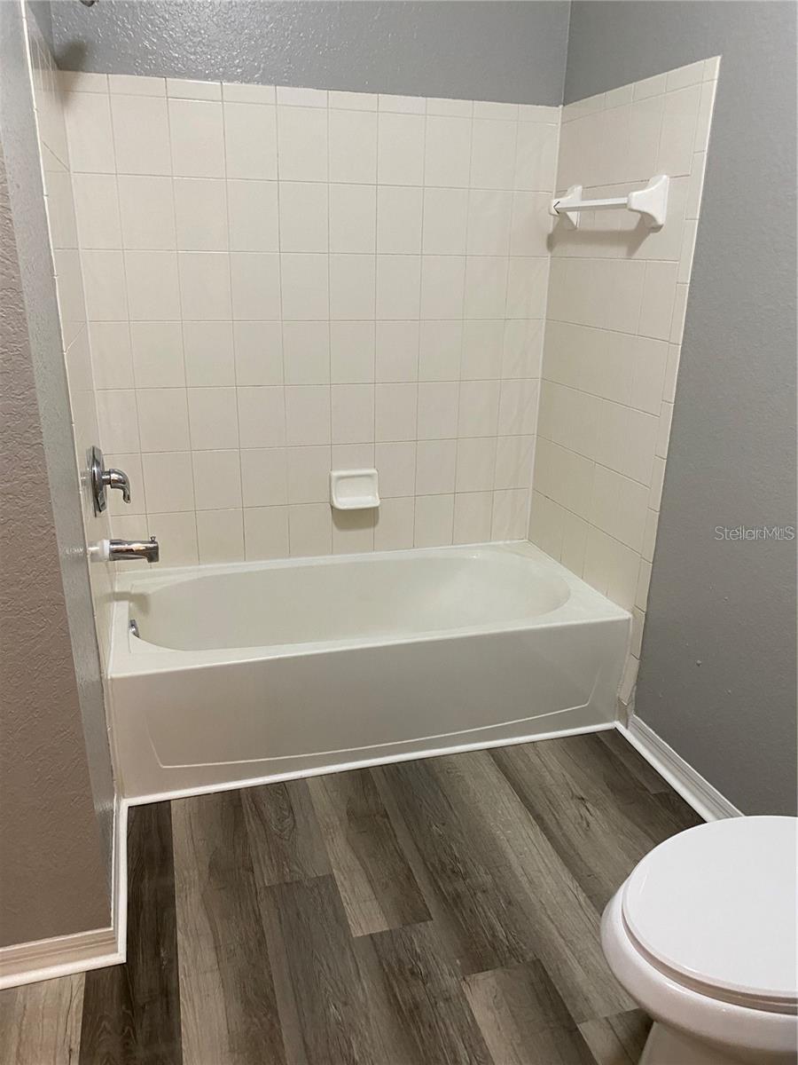 O6430867 Property Photo 13