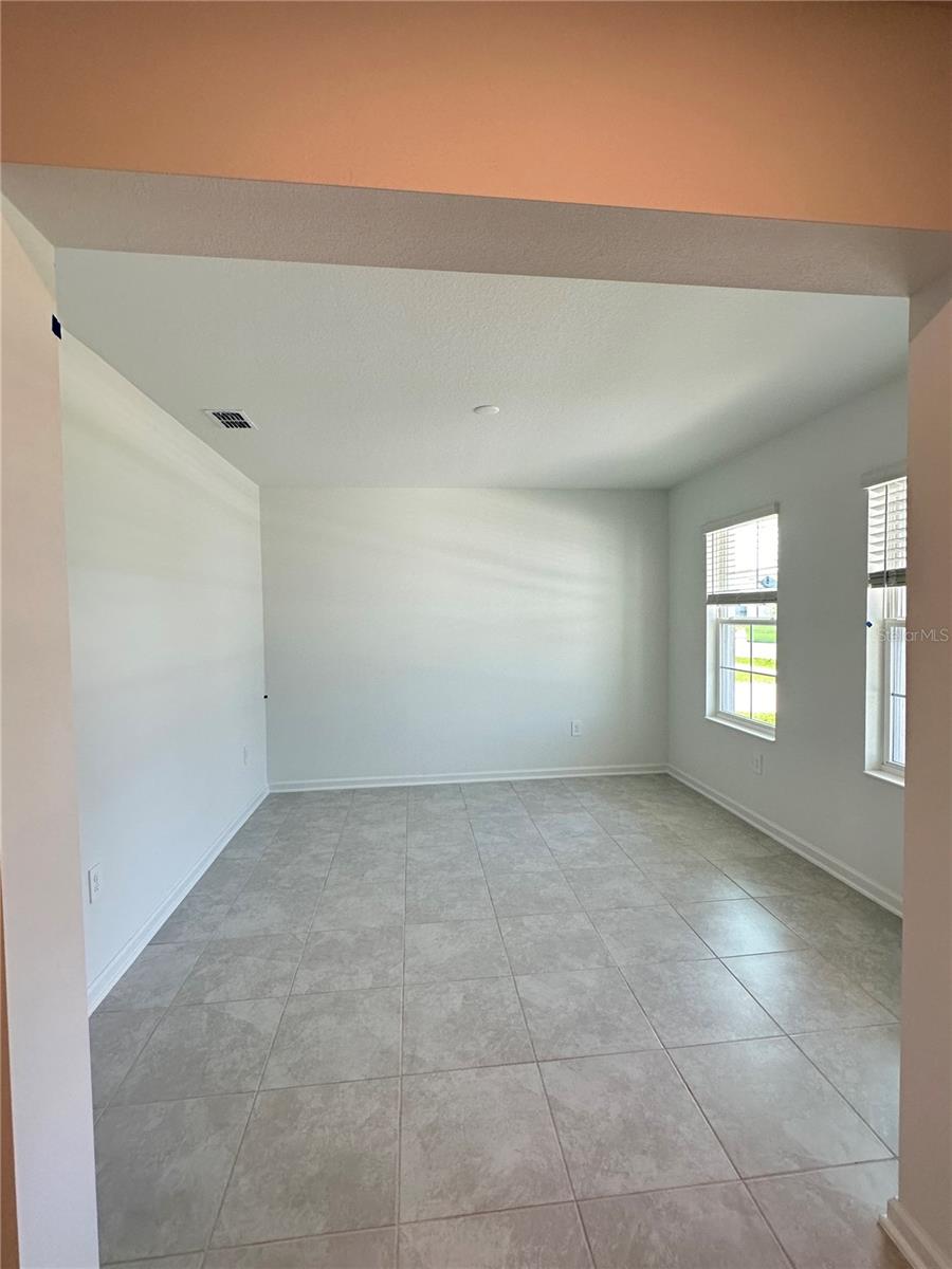 4039 Ambrose Ave Property Photo 5