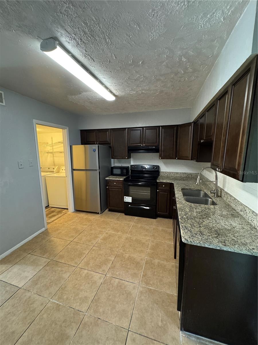 3976 Crayrich Cir #c1 Property Photo 3